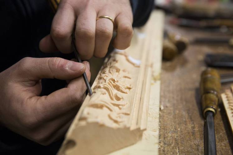 The-Most-Exquisite-Italian-Craftsmanship-Wood-Carving